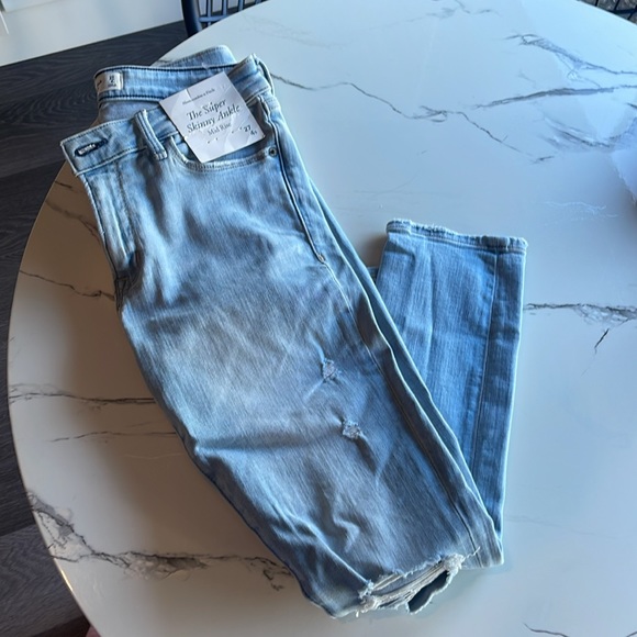 NWT SUPER SKINNY ANKLE JEAN LIGHT WASH RIPPED - Picture 5 of 5